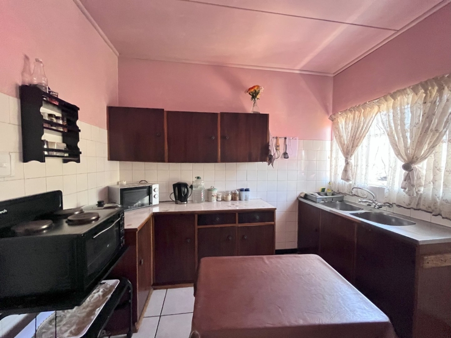 9 Bedroom Property for Sale in Generaal De Wet Free State
